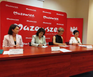 Mazowsze - podpisanie umów na inwestycje energetyczne oraz remont boiska w Mokobodach