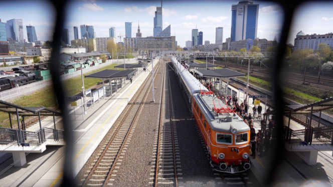 Jechałem legendarnym pociągiem. W środku jak kiedyś, aż trudno uwierzyć! Ludzie mówią wprost: „to były czasy”