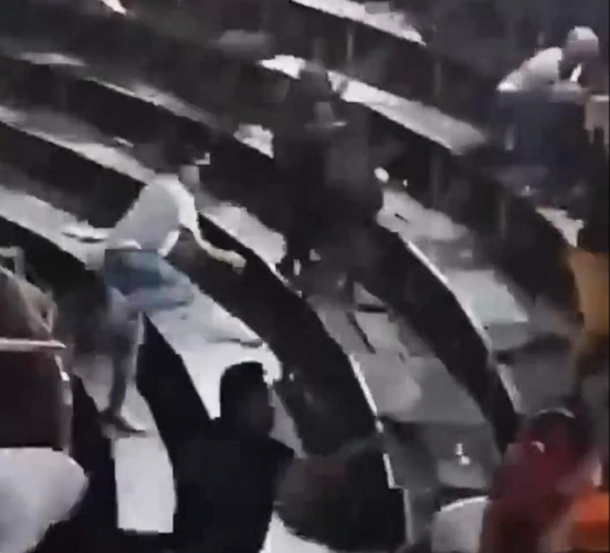 Szok na festiwalu! Byk wskoczył na widownię. Mocne wideo