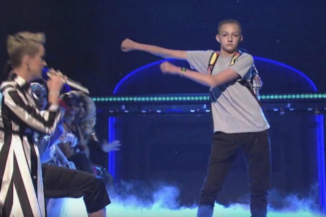 Backpack Kid - kim jest chłopak z plecakiem z występu Katy Perry?