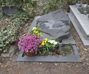 Tak wygląda grób prof. Jadwigi Staniszkis dwa lata po śmierci