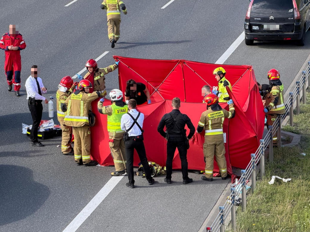 Śmigłowiec LPR na S8. Kobieta potrącona po wyjściu z auta