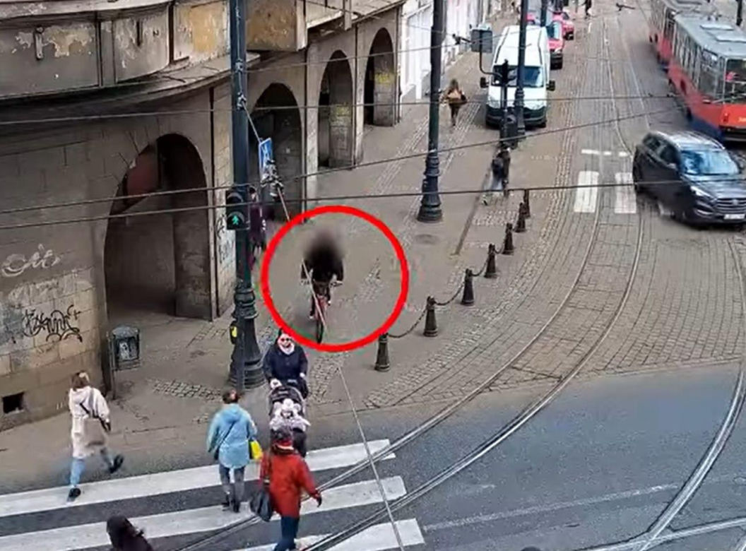 Policjanci wypatrzyli na miejskim monitoringu w centrum Bydgoszczy prawie 100 rowerzystów. W każdym przypadku coś było nie tak