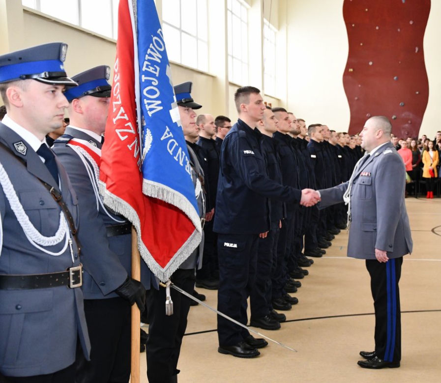 Nowi policjanci w woj. podlaskim. Wśród nich jest 17 kobiet