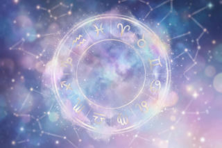 Horoskop na dziś, 5 lipca - Kosmiczna energia zachęca do wsłuchania się w intuicję, gwiazdy pomogą Ci uwolnić się od starych obciążeń i odnaleźć wewnętrzny spokój