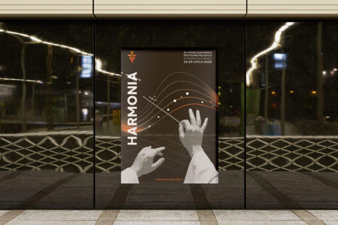 Plakat promujący 39. Franciszkańskie Spotkanie Młodych w Kalwarii Pacławskiej, z hasłem Harmonia i datami 19-25 lipca 2026. Grafika przedstawia stylizowane dłonie dyrygujące muzycznymi nutami, symbolizując jedność i dobrą zabawę, o czym więcej przeczytasz na naszym portalu.