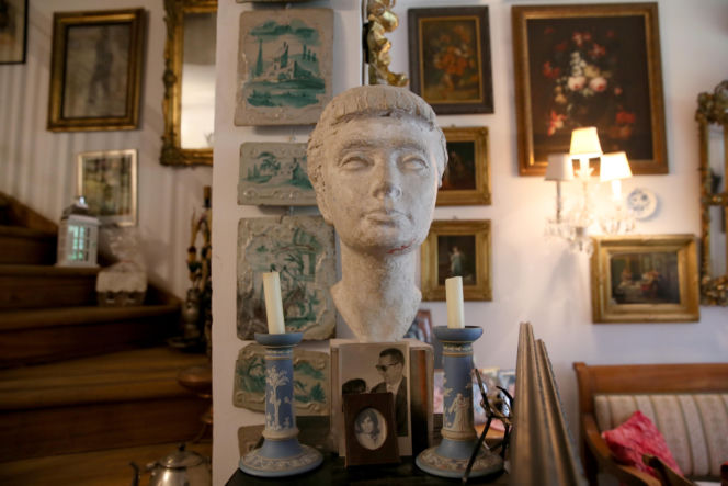 Wiemy, u kogo teraz mieszka Jarosław Kaczyński! W takich warunkach spędza czas. Mamy ZDJĘCIA!