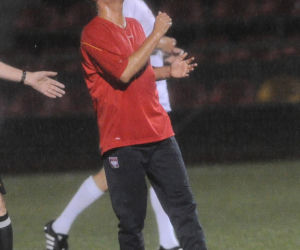 Donald Tusk gra w piłkę