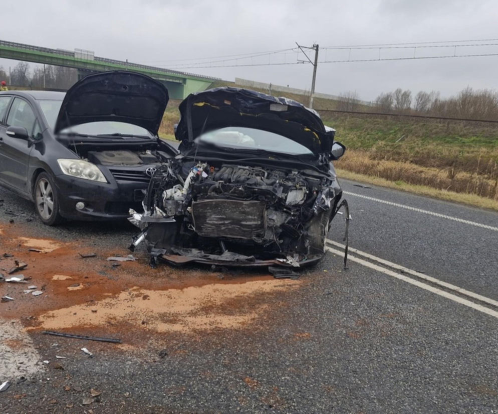 Dramatyczny wypadek na Mazowszu. 18-letni kierowca BMW w szpitalu