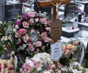 Mama i córka spoczęły w jednym grobie.