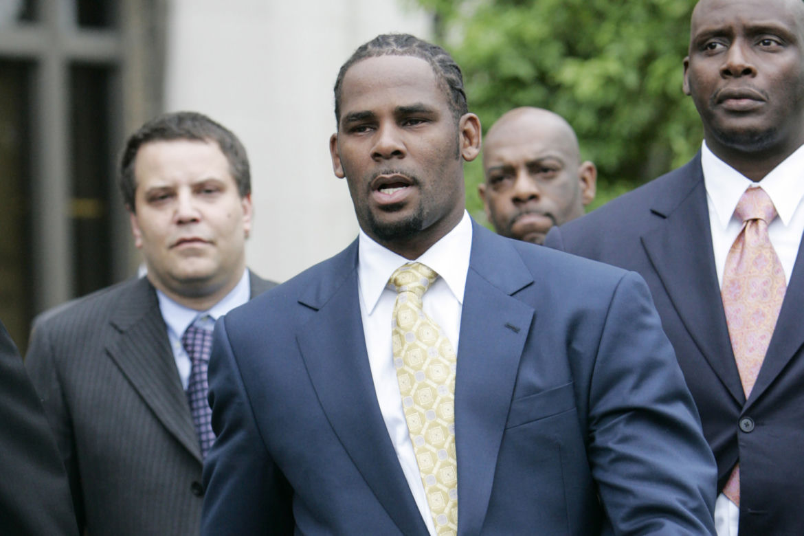 Znany piosenkarz R. Kelly odpowie za handel kobietami