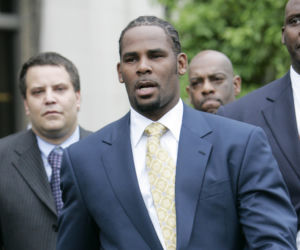 Znany piosenkarz R. Kelly odpowie za handel kobietami
