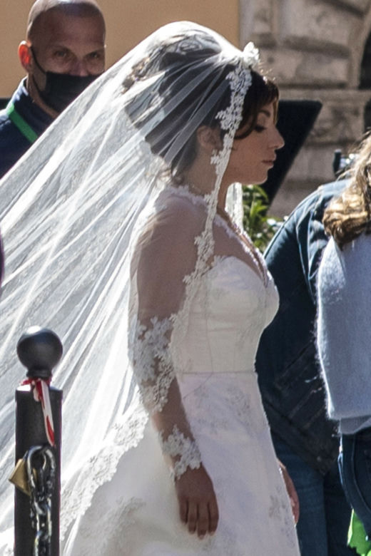 Lady Gaga w sukni ślubnej na planie House of Gucci