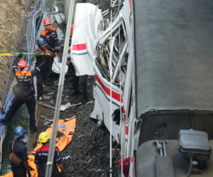 Indonezja/ Do 14 wzrosła liczba ofiar śmiertelnych kolizji pociągów, 84 osoby ranne