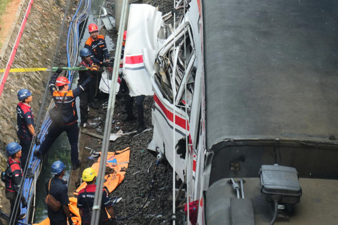 Indonezja/ Do 14 wzrosła liczba ofiar śmiertelnych kolizji pociągów, 84 osoby ranne