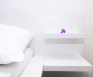 Półki ścienne w minimalistycznym stylu: wybieramy półki wiszące do sypialni