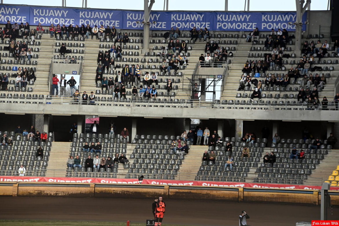 PRES Grupa Deweloperska Toruń - Bayersystem GKM Grudziądz, zdjęcia kibiców i zawodników ze sparingu przed startem PGE Ekstraligi