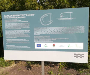 Gigantyczny kamień na Wybrzeżu Helskim. Jest wyczekany pawilon