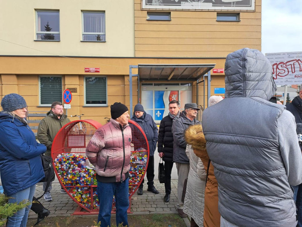 Dębica. Justyna zmarła po 7 godzinach na SOR. Mieszkańcy przyszli protestować [GALERIA]