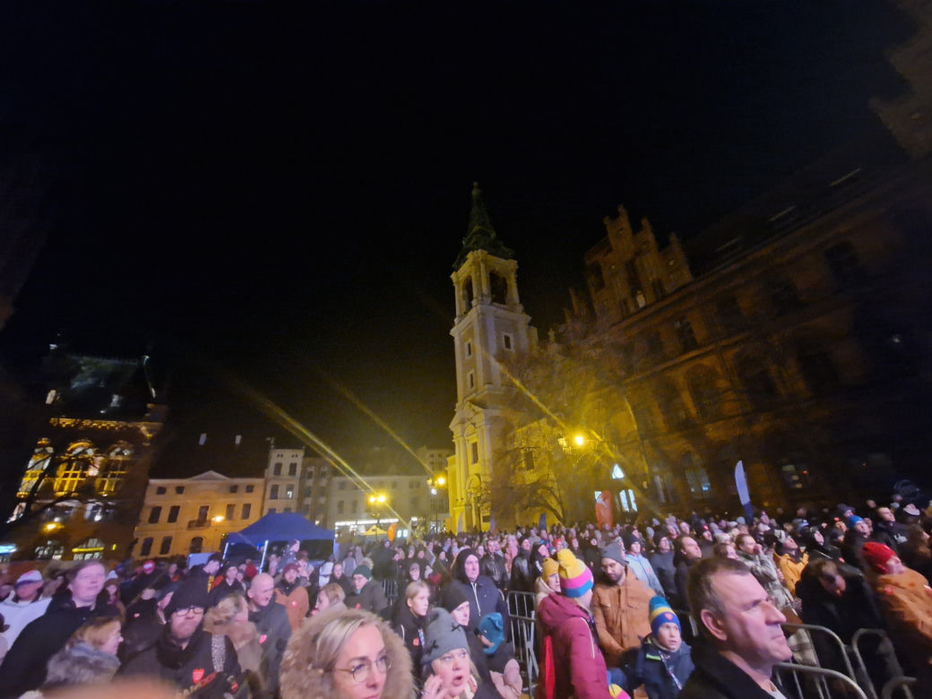 WOŚP 2025 w Toruniu. 33. Finał Wielkiej Orkiestry Świątecznej Pomocy - zdjęcia mieszkańców i gości ze starówki