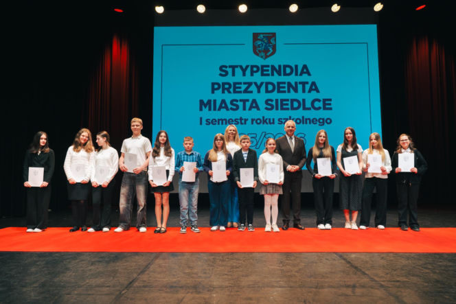 Najzdolniejsi uczniowie odebrali stypendia Prezydenta Miasta Siedlce