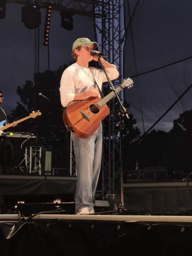 Tłumy na Festiwalu Pod Zaporą w Brodach! Oskar Cyms i „Złoty Gumiak” skradli serca publiczności