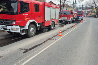 Pożar budynku gospodarczego w Szczurowej. Zobacz zdjęcia z akcji gaśniczej