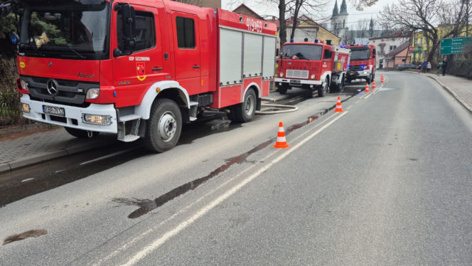 Pożar budynku gospodarczego w Szczurowej. Zobacz zdjęcia z akcji gaśniczej