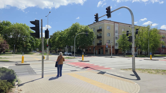Tak się teraz jeździ na osiedlu Leśnym w Bydgoszczy. Nowa organizacja ruchu na ul. Sułkowskiego!