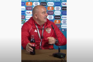 Ronaldo odrzucił Colę, za to Stanisław Czerczesow stał się hitem w sieci, po tym jak ją otworzył