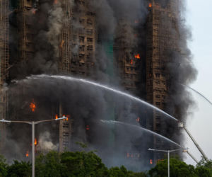 Hongkong/ Co najmniej cztery osoby zginęły w pożarze remontowanych wysokościowców