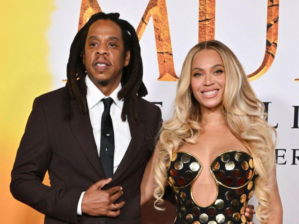Niezrażony oskarżeniami Jay-Z pozuje z Beyonce i Blue Ivy