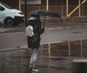 Ulewne deszcze zostaną na dłużej! Jesień przywita nas szarymi barwami
