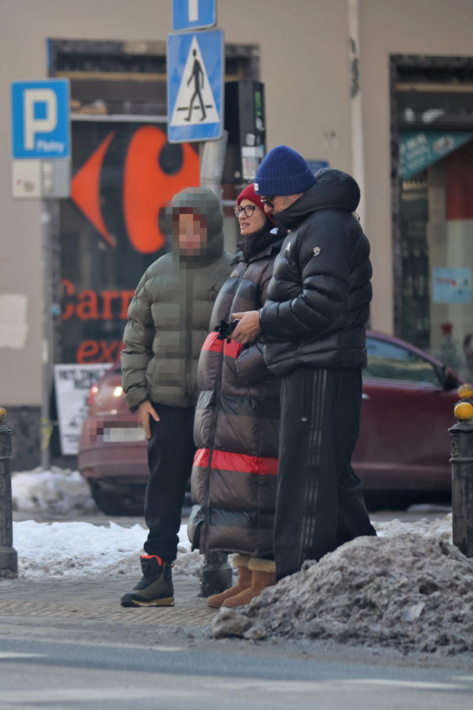 Tomasz Karolak  i Viola Kołakowska na spacerze