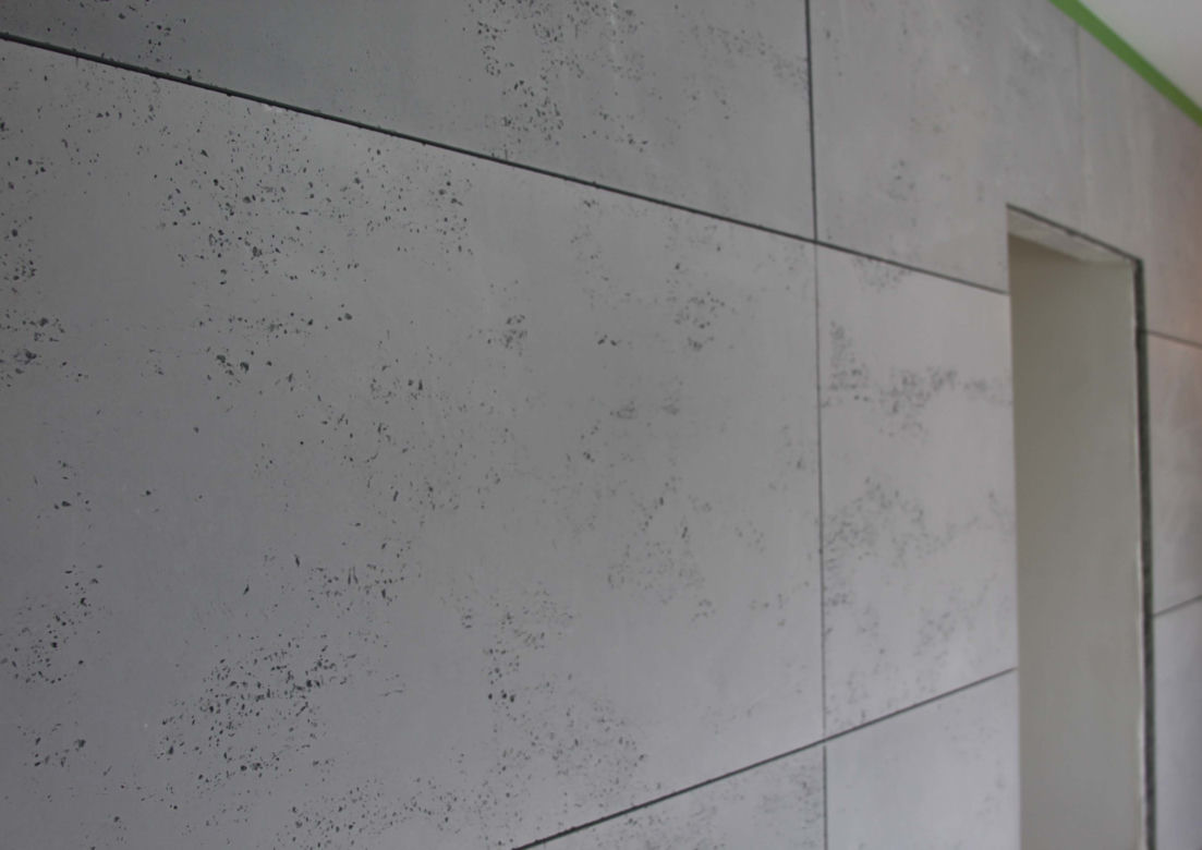 Beton architektoniczny - płyty betonowe na ścianie LUXUM