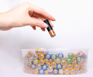 Wyczerpane baterie i duże zagrożenie „w małym paluszku”? Zobacz, jak działać!