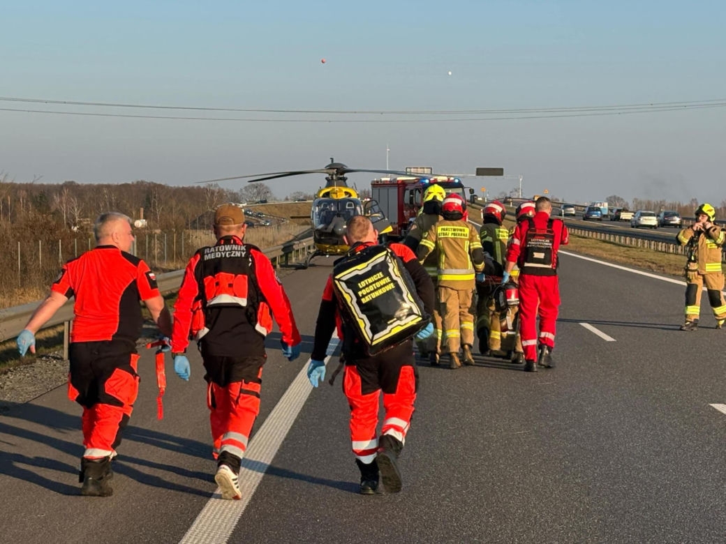 Groźny wypadek dwóch ciężarówek na S7