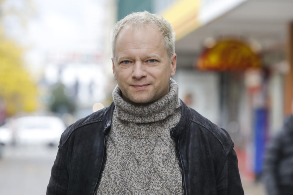 Tak Maciej Stuhr zmieniał się przez lata. Dziś trudno w nim rozpoznać chłopaka z "Fuksa"
