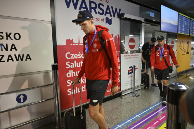 Złoci siatkarze po perypetiach wrócili do Polski