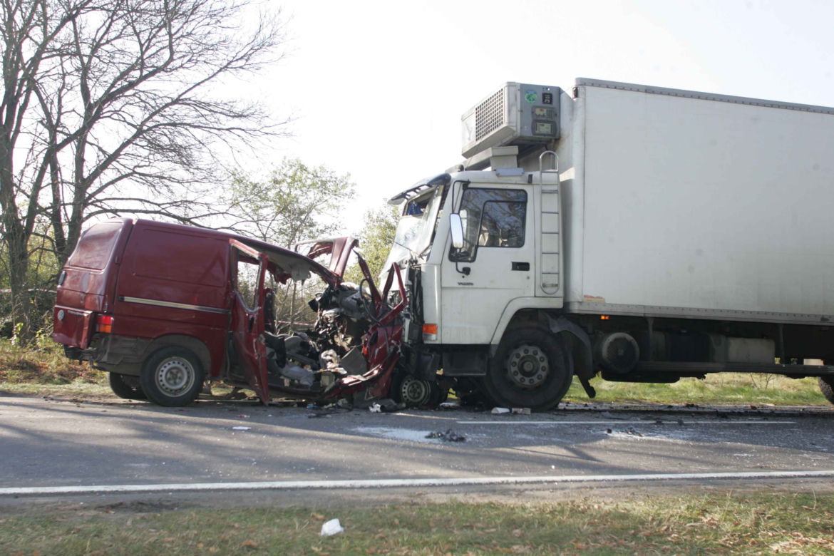Wypadek pod Nowym miastem - wraki aut