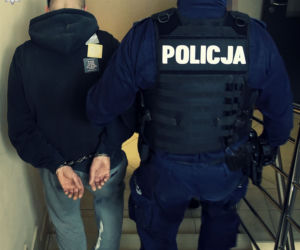 Kraśnik. Urządził w domu polowanie na matkę! Dźgnął ją tak mocno, że złamał ostrze