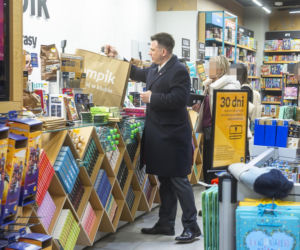 Sławomir Mentzen na zakupach w galerii