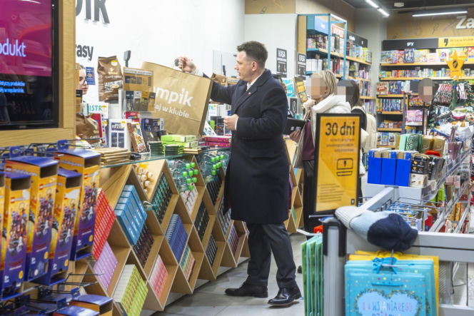 Sławomir Mentzen na zakupach w galerii