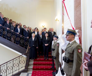 Odsłonięcie tablicy upamiętniającej ofiary katastrofy smoleńskiej