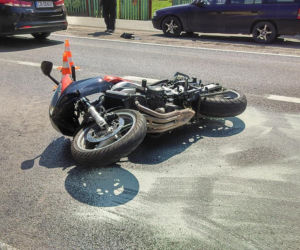 Groźny wypadek w podbydgoskim Kruszynie. Motocykl zderzył się z ciężarówką! [ZDJĘCIA]