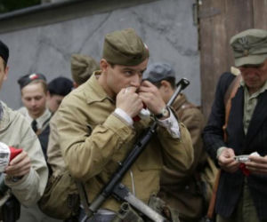 Czas honoru Powstanie 7 sezon odc. 2. Janek (Antoni Pawlicki), Adam (Stefan Pawłowski)