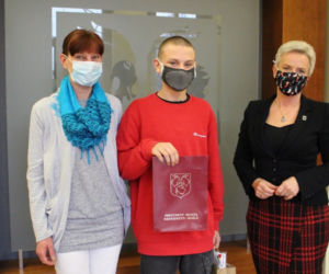 Maciej Jaszkowic, 13-latek z Leśnicy wbiegł do płonącego bloku, żeby ostrzec innych