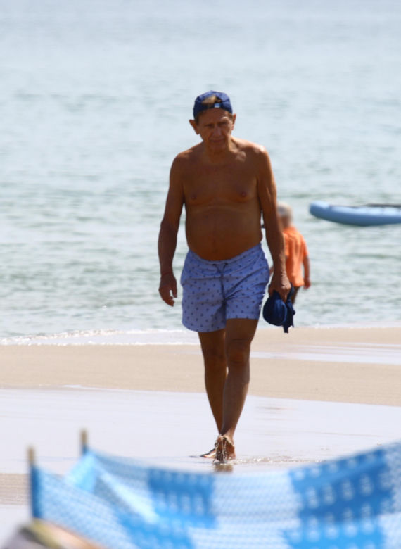 Smutny Englert samotni snuje się po plaży, Zona aktora wybrała zimną północ