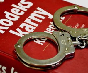 Odpowie za znęcanie się nad bratem.  Grozi mu  do  5 lat  więzienia 