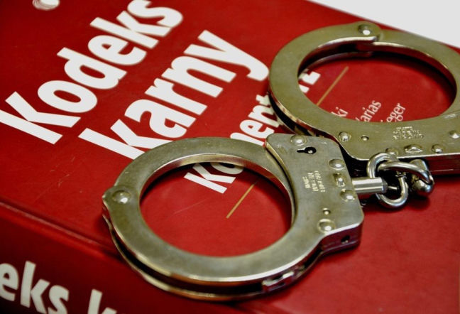 Odpowie za znęcanie się nad bratem.  Grozi mu  do  5 lat  więzienia 